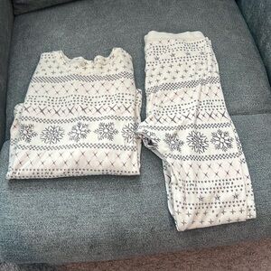 Little girls skims pj’s